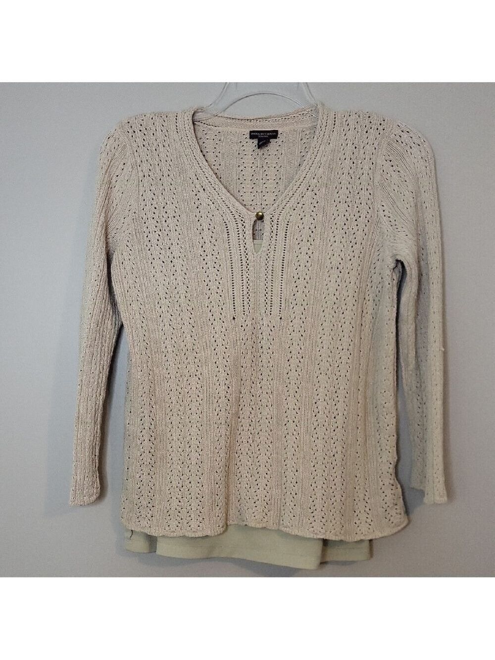 Dana Buchman Cream V-Neck Sweater. BB214D